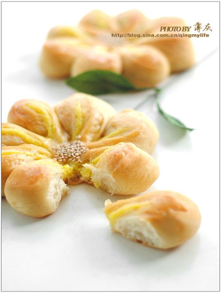 奶黄花形面包的做法