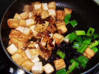 既简单又好吃的红烧豆腐的做法步骤：5