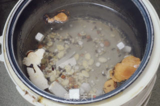 祛湿汤——药材淮山炖老鸭汤的做法步骤：2
