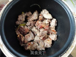 电饭锅也能做出美味饭食之一------电饭锅烧排骨的做法步骤：9
