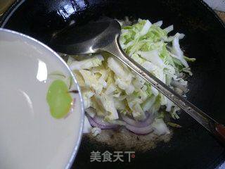 洋葱炒圆白菜的做法步骤：7