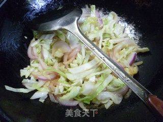 洋葱炒圆白菜的做法步骤：12