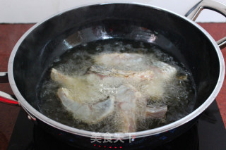 豆参煮鱼的做法步骤：2
