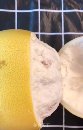 剥柚子的做法步骤：3