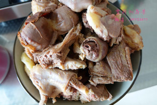 【东北特色菜】铁锅炖大鹅的做法步骤：2